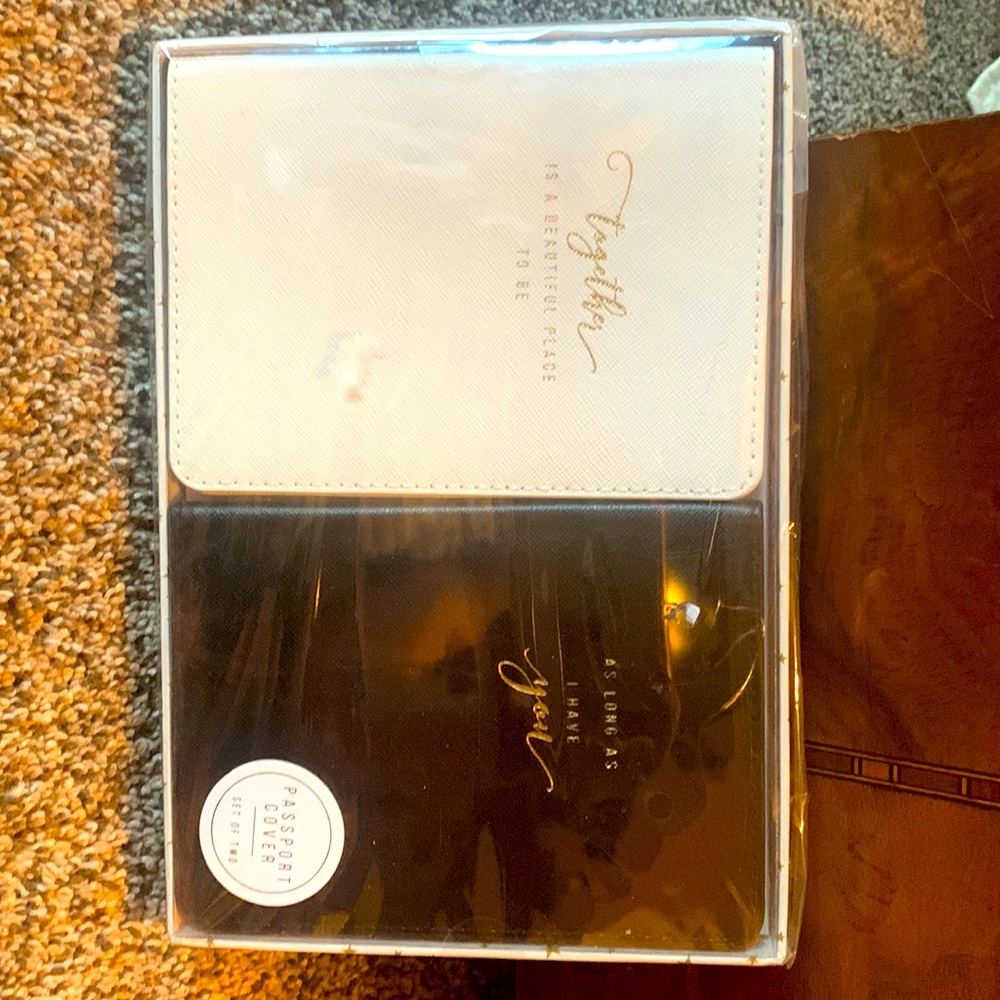 NWT NWB 2 Passport Cover Cases Couple